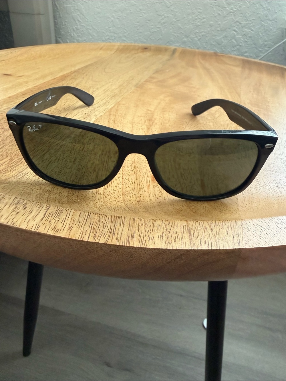 Ray-Ban Black Polarized Wayfarer Sunglasses